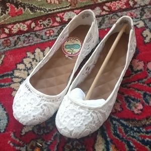 White crochet lace minimal ballet flats NWT sz 8
